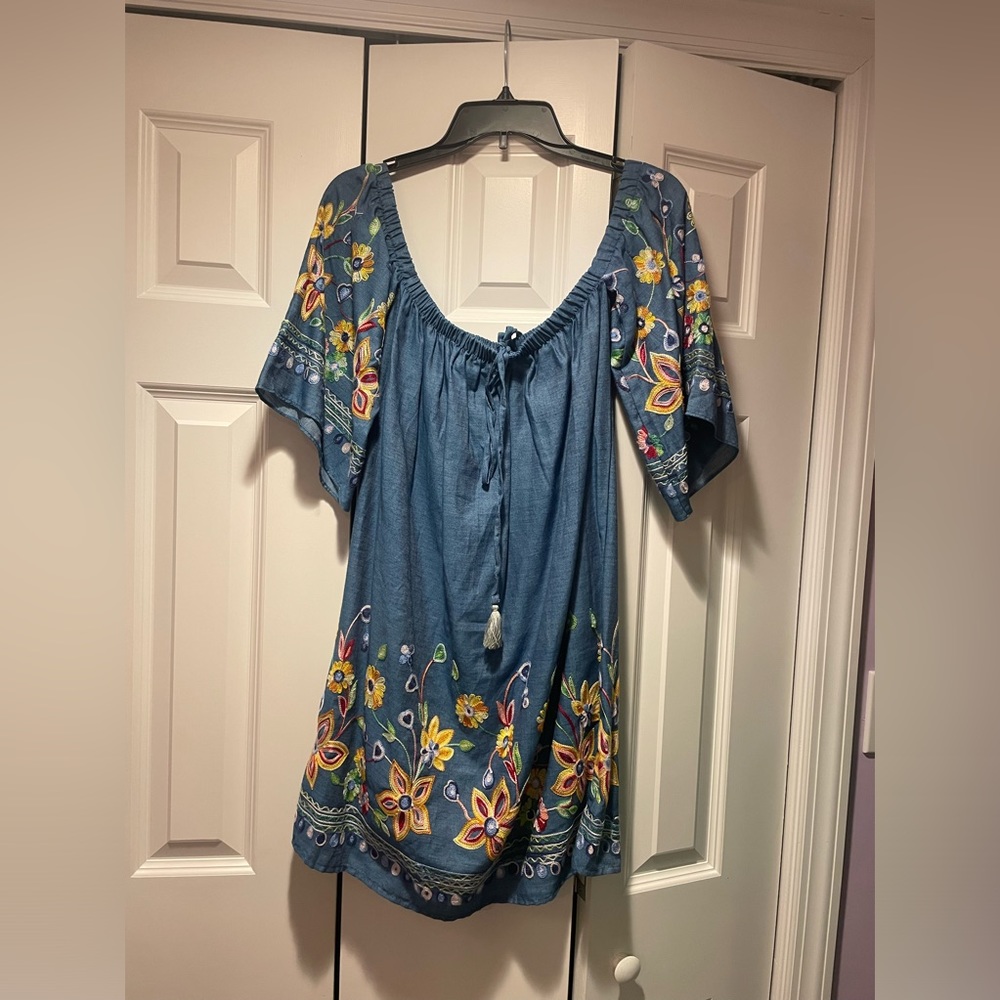 Adorable dress can be worn off shoulders.